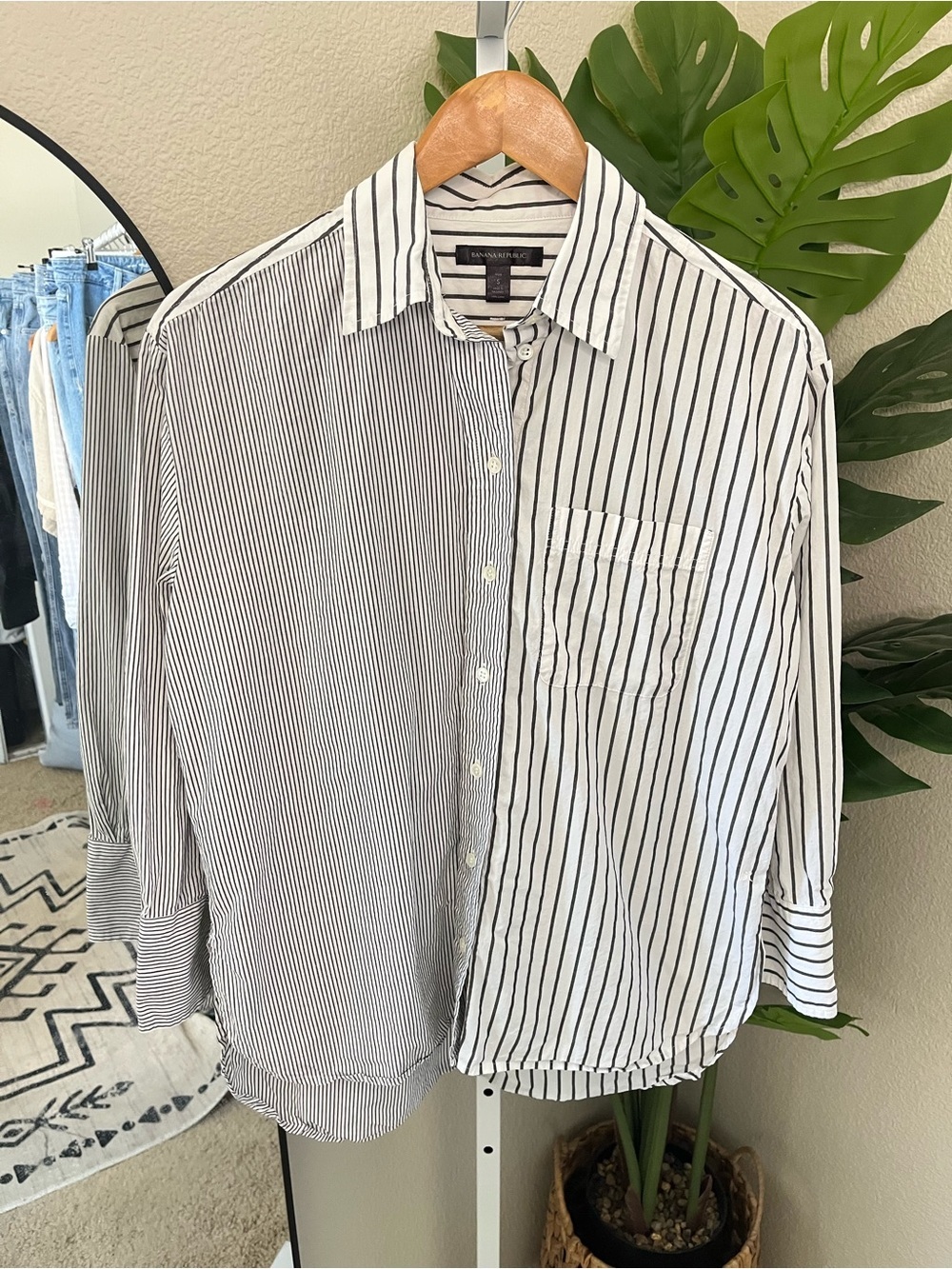 Banana Republic Mixed Stripe Button Up Shirt Petite Small | 100% Cotton